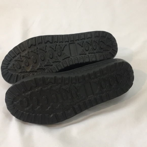 Black mesh upper slip on sneaker, size 42 - Picture 4 of 5